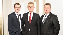 (c) KFM. v.l.n.r. Experten der KFM Deutsche Mittelstand AG: Norbert Schmidt (Prokurist und Leiter Unternehmensanalyse), Hans-Jürgen Friedrich (Vorstand) und Gerhard Mayer (Vorstand).